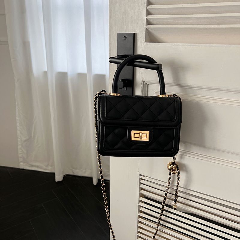 Nuova moda da donna versatile quadrata Tidal piccola profumata Wind Lingge Chain Single Shoulder Crossbody Bag_voghion.com