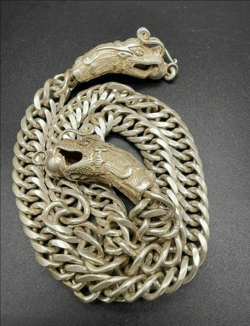 China Alte Tibet Silber Carving Doppel Drachen Nelace Lange Kette_voghion.com