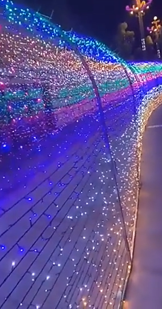 Großhandel mit Weihnachtslichterketten, LED-Farblichtern, Blinklichtern, Lichterketten, Himmelssternen und farbenfrohen dekorativen Atmosphärenlichtern für den Außenbereich_voghion.com