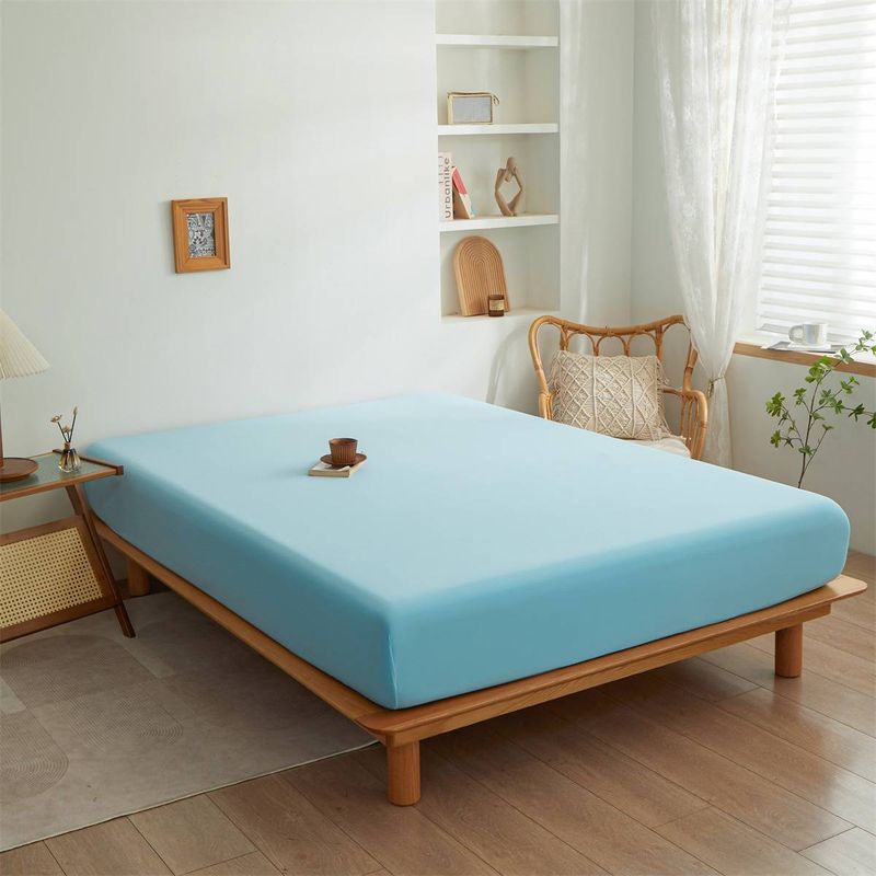 Drap-housse uni – Protège-matelas extensible et antidérapant (blanc, rose, bleu ciel et plus) – Couvre-lit minimaliste moderne_voghion.com