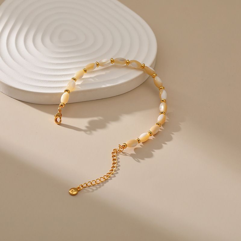 Pulsera creativa irregular con cuentas de concha de oro real K bañadas en cobre, diseño de nicho para mujer, joyería con sentido de la mano_voghion.com