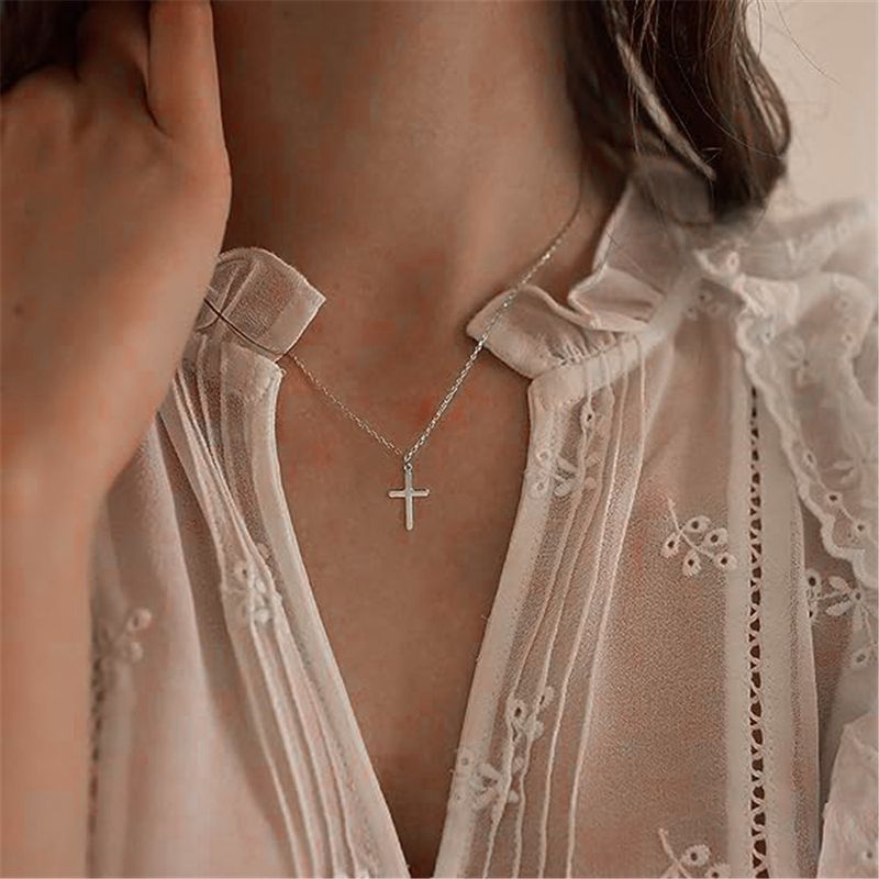 Collana da donna con catena per clavicola in metallo lucido e stile minimalista INS Classic Fashion_voghion.com