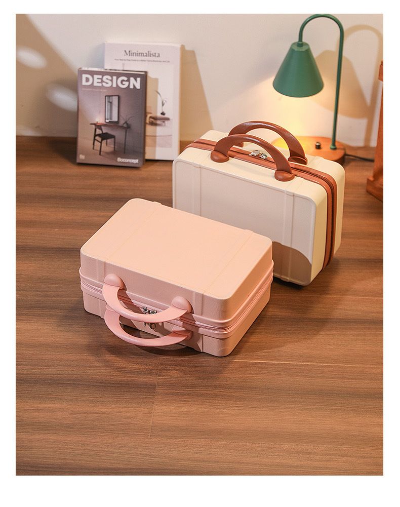 Bonbonfarbener Kontrast mit märchenhaftem Handgeschenk in Volltonfarbe, durchsichtige Reisebox, Mini-Koffer mit Reißverschluss_voghion.com