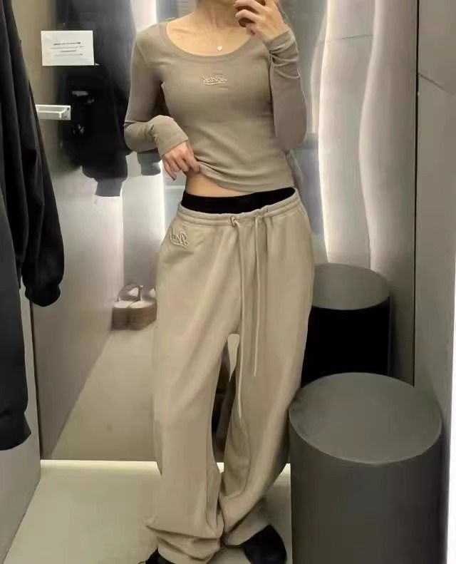 Retro Off-Shoulder T-Shirt Women's Long Sleeve Slim Fit Cropped Top American Vintage Style Basic_voghion.com