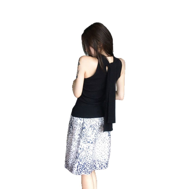 Set di top a tubino sexy con stampa leopardata e design di nicchia Pure Desire, gonna a mezza lunghezza + gilet con scollo all'americana in maglia_voghion.com