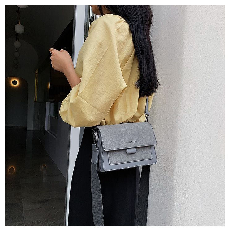 Borsa quadrata piccola smerigliata da donna 2025 con spallacci larghi, borsa a tracolla monospalla alla moda e versatile_voghion.com