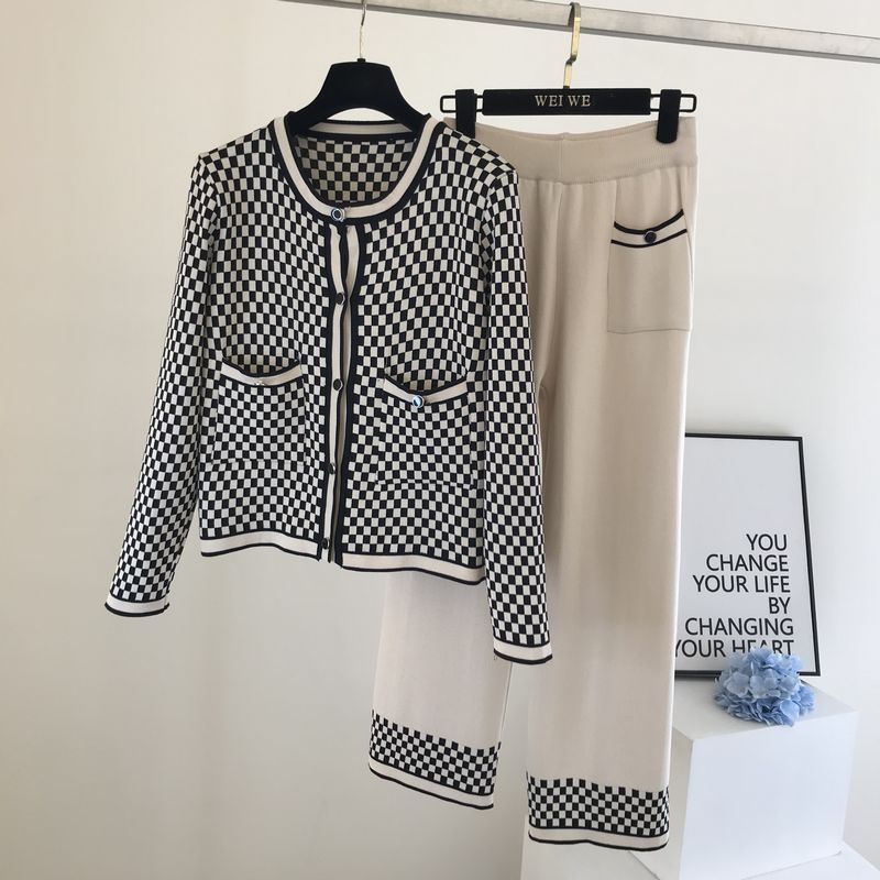 Completo da donna in due pezzi per persone piccole in autunno con abito di grande significato, pantaloni larghi in stile piccolo e profumato, stile western e alla moda_voghion.com
