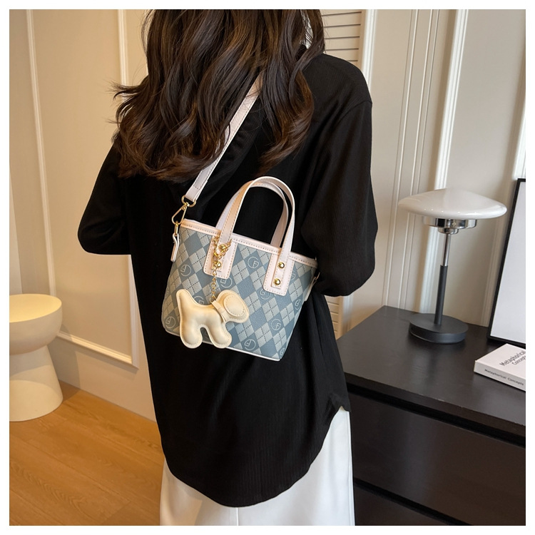 Lingge portatile da donna in coordinato con colori per piccoli gruppi nel 2023, nuova borsa a secchiello semplice e alla moda, casual e versatile_voghion.com