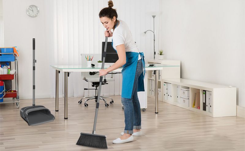 Set scopa e paletta Kelamayi per casa, ufficio, pulizia interna ed esterna, scopa e paletta verticali (nero e grigio)_voghion.com