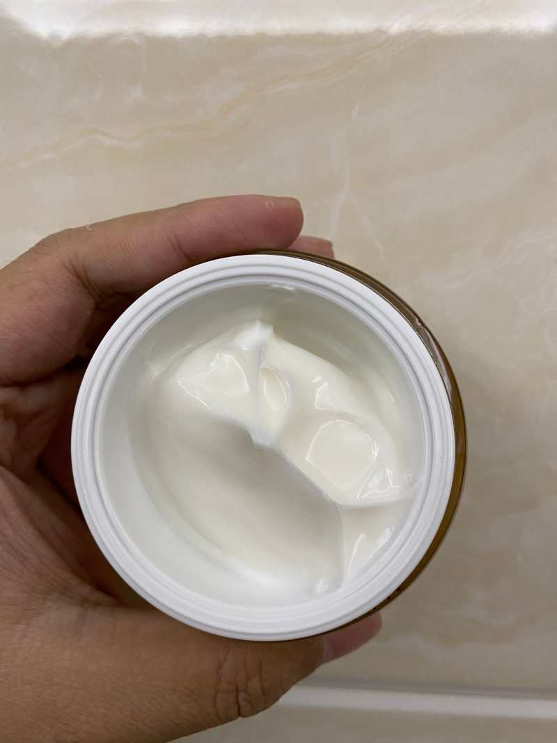 Jiyeon Eye Cream 2 set contains: 75ml Face cream 15ml Eye cream_voghion.com