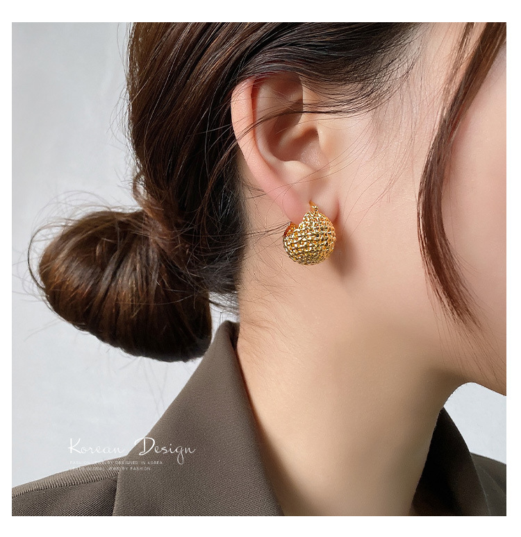 French lazy retro explosive temperament simple woven hollow core gold plated round basket earrings_voghion.com