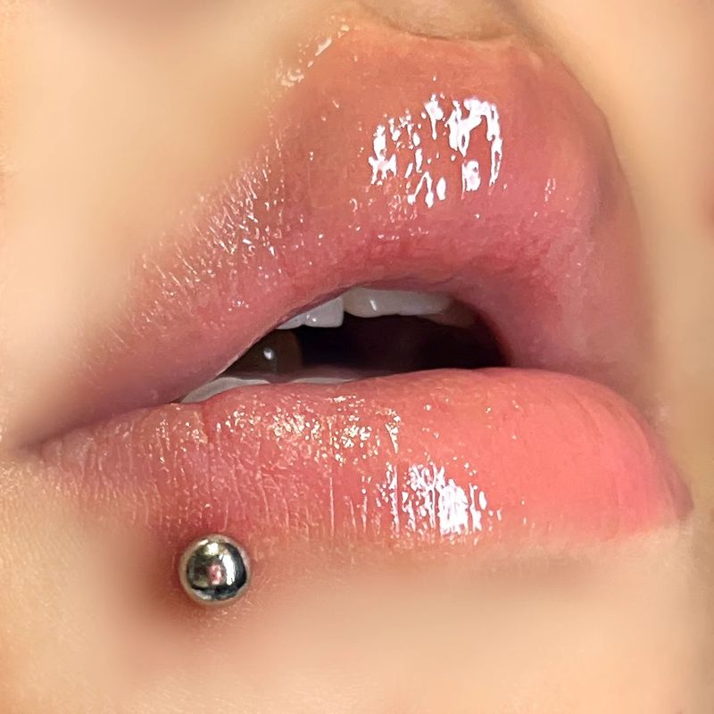 Piercing a forma di punta del diavolo, con testa a cono, in acciaio al titanio, con fossetta, per orecchio, con osso, per donna_voghion.com