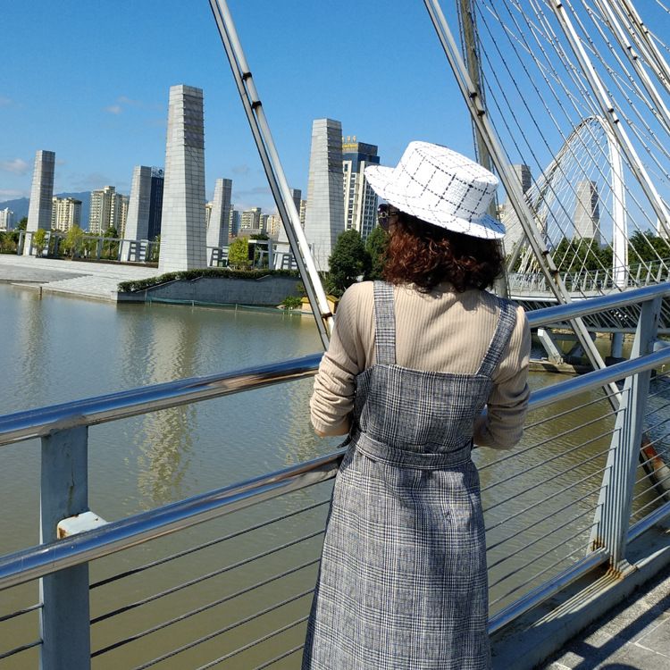 Cappello a cilindro piatto da donna serie autunno e inverno cappello decorativo di fascia alta cappello a cilindro piatto a scacchi bianco e nero_voghion.com