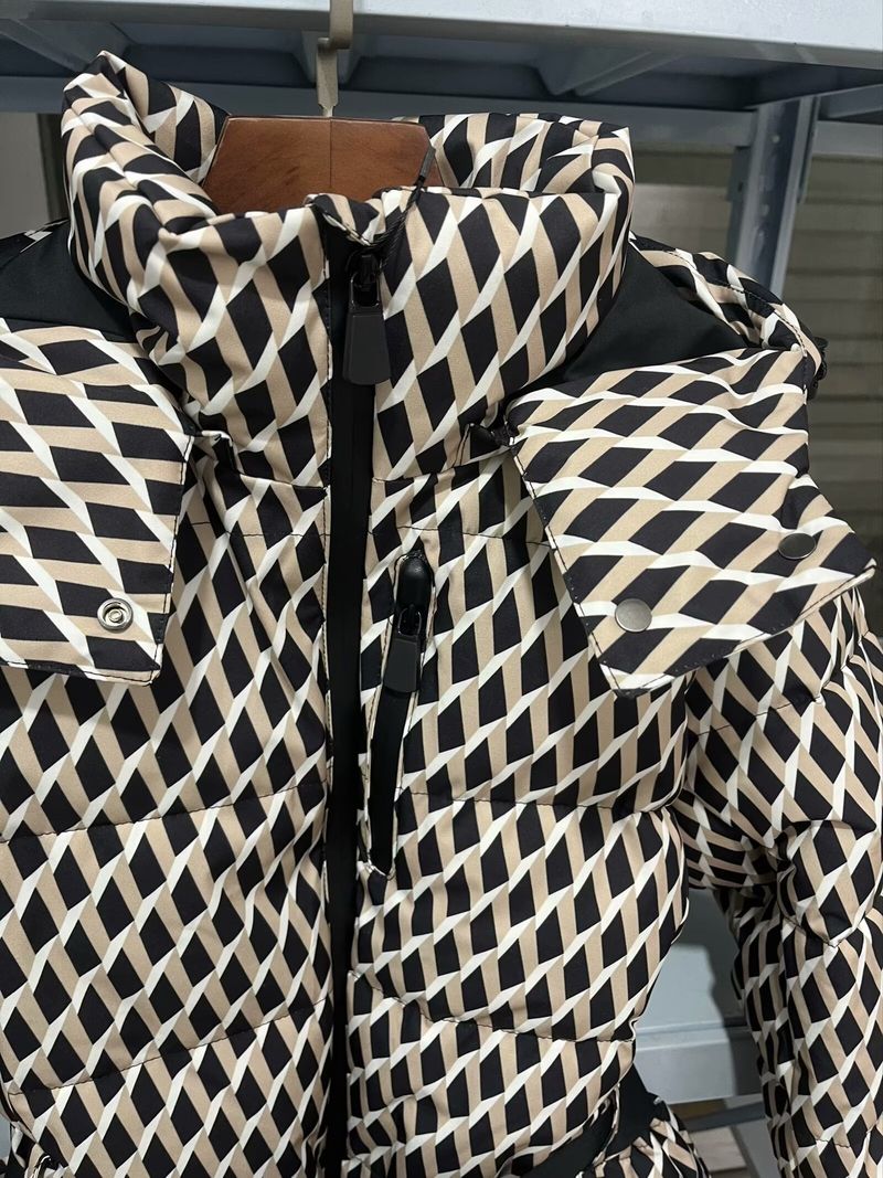 Damen-Stepp-Skijacke – Kapuzenmantel mit Stehkragen und Gürtel (Schwarz, Thermofutter, 3D-Prägung)_voghion.com