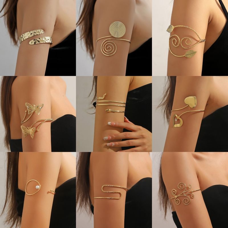 Gioielli semplici a forma di cuore con farfalla, anello da braccio, luce, lusso, nicchia, braccialetto di alta gamma, moda, nuovo e venduto da donne_voghion.com