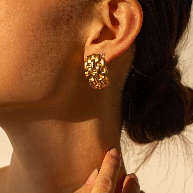 Advanced design, gold stainless steel texture, exaggerated earrings, INS women's fashionable and versatile earring_voghion.com