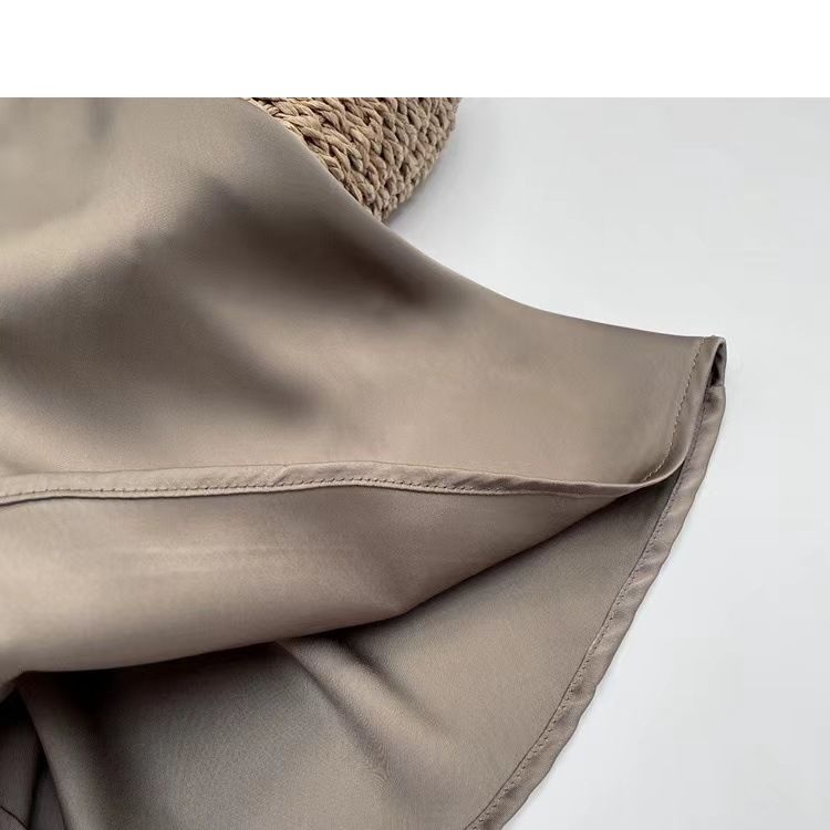 Gonna midi lunga svasata in raso di acetato stile Hepburn francese ChicShe 2023_voghion.com