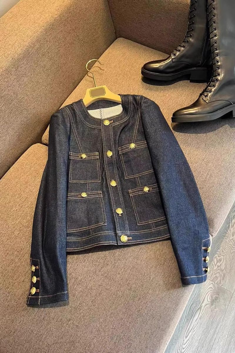 Ženska oblačila zimska nova moda 2024 visokega cenovnega razreda, retro denim jakna s kovinskimi gumbi in izpostavljenimi linijami_voghion.com