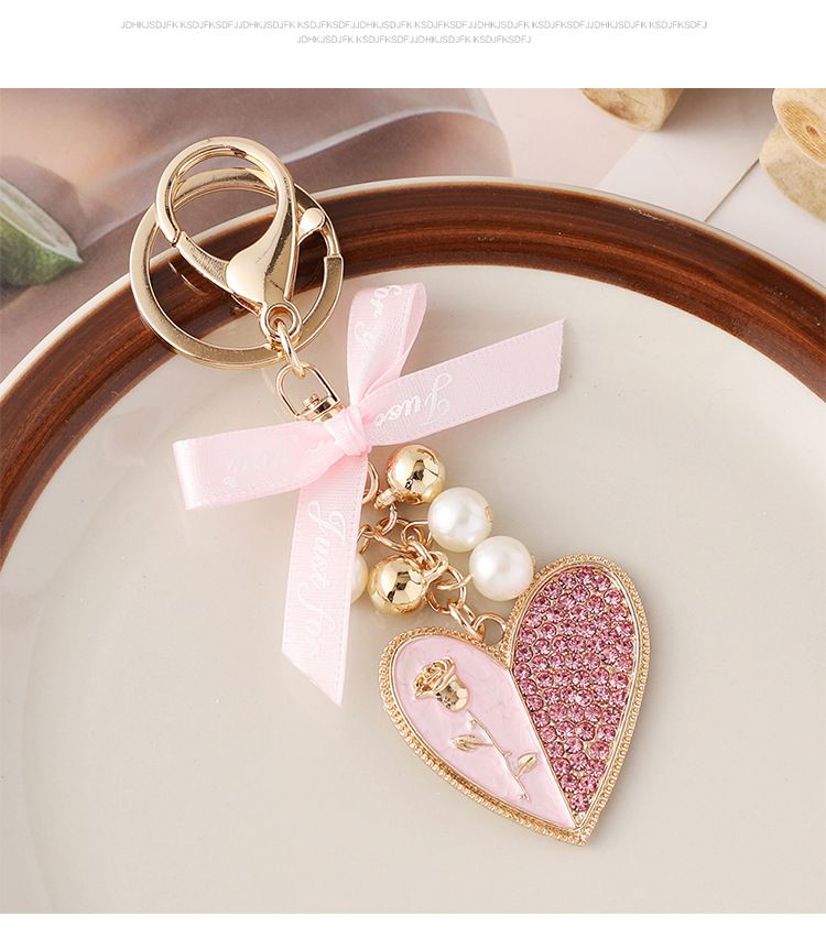 Koreanische Version Diamant-besetzte Herz Rose Blume Auto Metall Damen Tasche Anhänger Schlüsselanhänger Kreative Hängende Ornament Geschenk_voghion.com