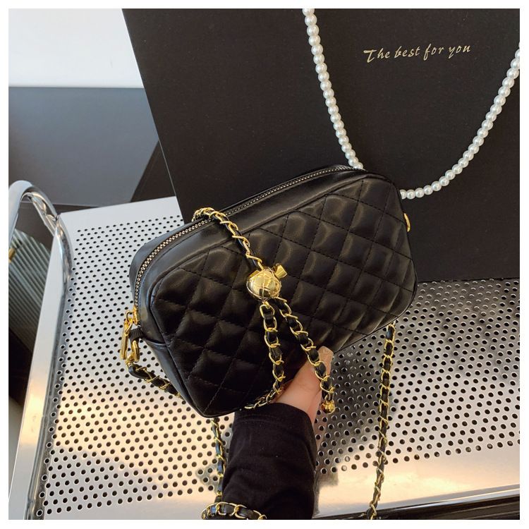 Elegante borsa a tracolla trapuntata con tracolla a catena - Mini borsa a tracolla da donna, borsa alla moda con manico superiore in nero e beige_voghion.com