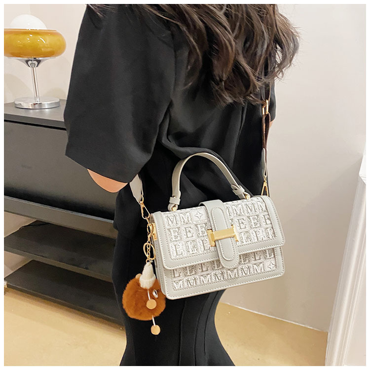 Textured fashion women's bag 2024 new trendy spring retro portable small square bag casual personality single shoulder crossbody bag_voghion.com