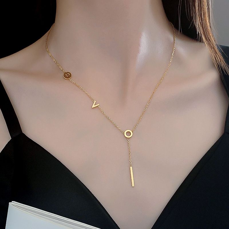 Collana minimalista in oro autentico da coppia AMORE, accessorio femminile con catena rossa con clavicola a rete_voghion.com