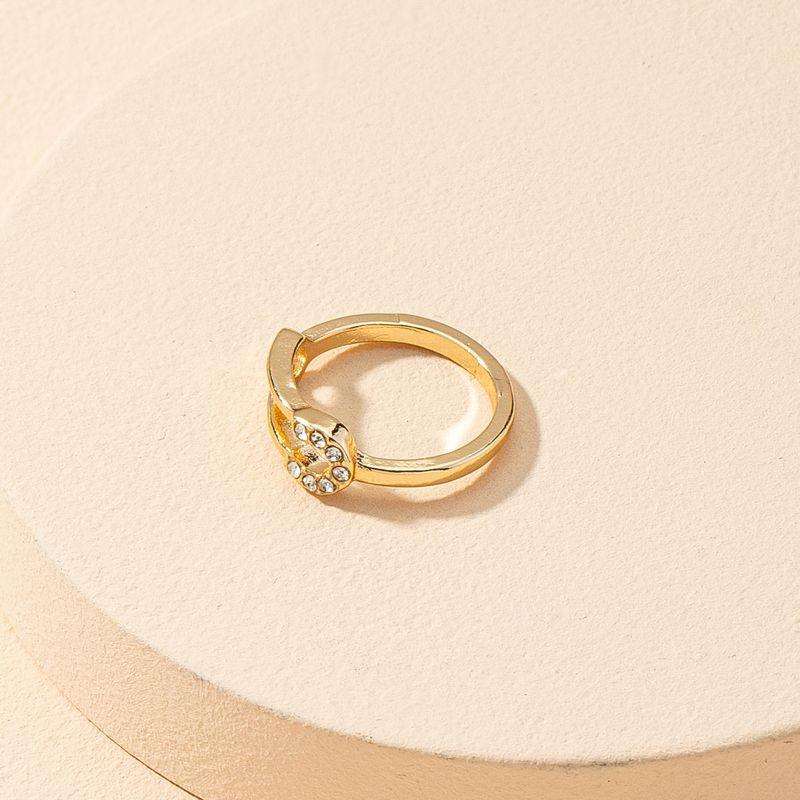 Spilla minimalista giapponese e coreana con cerchio semplice intarsiato con diamanti, lusso leggero, nicchia cubana, celebrità di Internet_voghion.com