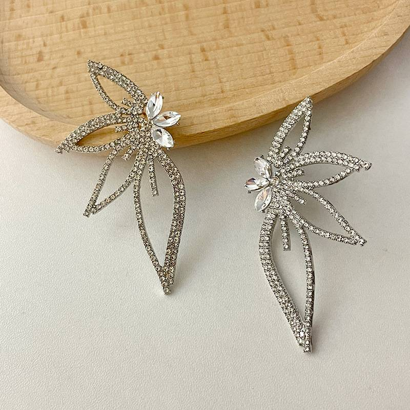 Orecchini a farfalla con ali di farfalla tempestati di diamanti, esagerati in stile europeo e americano, orecchini in metallo con diamanti scintillanti in stile americano femminile_voghion.com