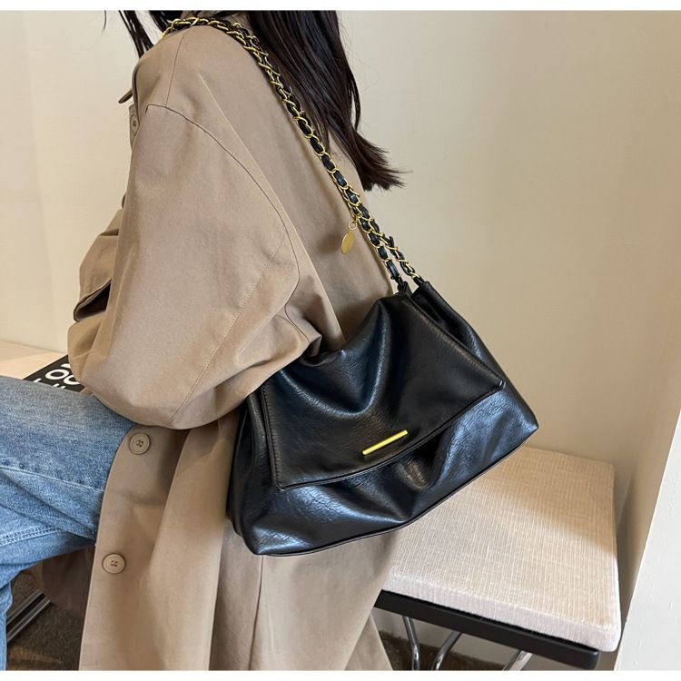 Modieuze en eenvoudige tas met grote capaciteit voor dames. Kettingtas onder de arm. Modieuze en veelzijdige schoudertas._voghion.com