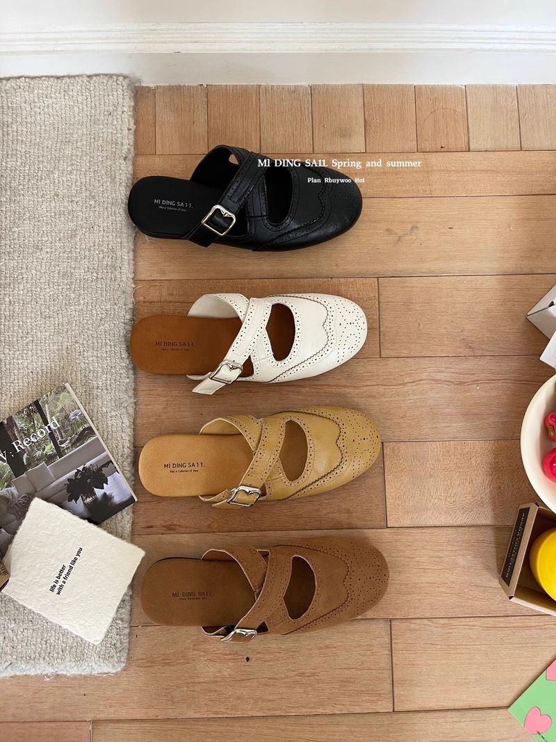 Artistic Carved Temperament Closed-Toe Half Slippers Comfortable Versatile Cross Strap Flat Mules Women's Shoes_voghion.com