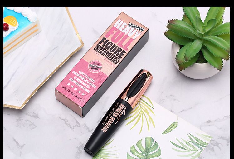 A máscara de cílios 4D Volumizing é à prova d'água, não borra, dá volume e alonga_voghion.com