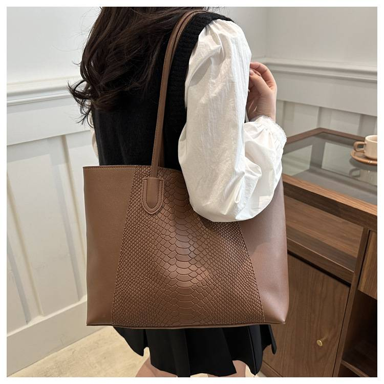 Large-capacity Simple Portable Tote Bag New Autumn And Winter Joker Advanced Commuter One-shoulder Underarm Bag_voghion.com