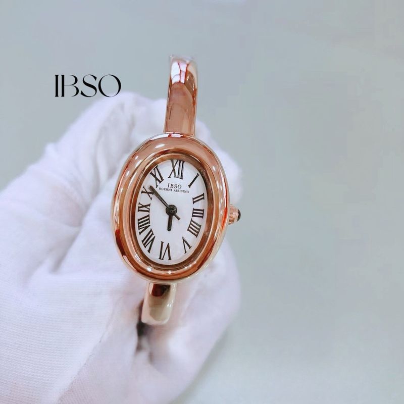 Orologio ovale da donna con quadrante piccolo e numeri romani, al quarzo e bracciale IBSO_voghion.com