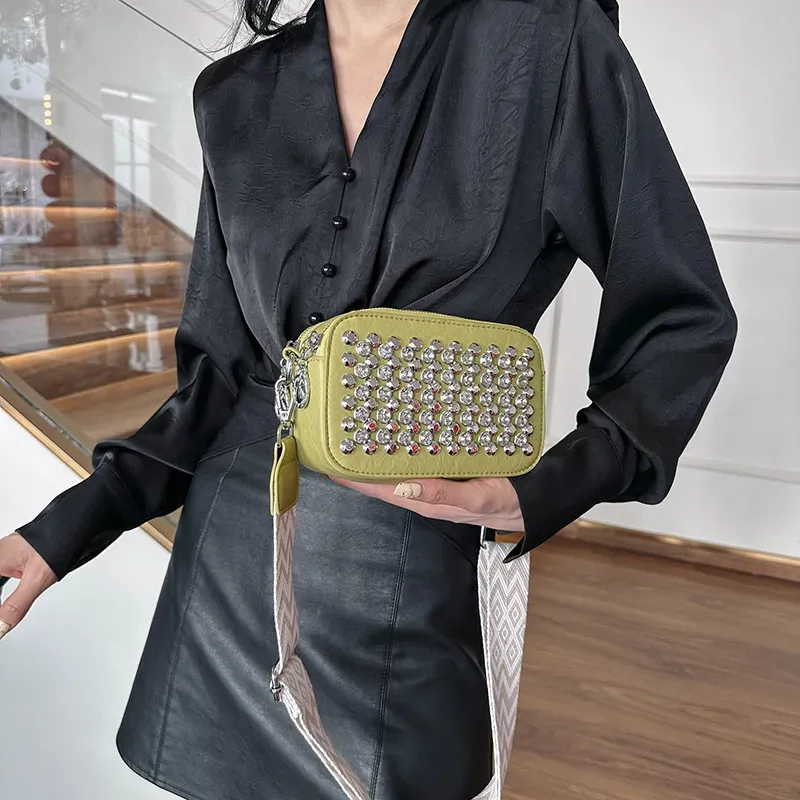 2025 New Outdoor Style Luxury Free Delivery Designer Popular Korean Version Fashionable Rivet Personalized Women's Wide_voghion.com