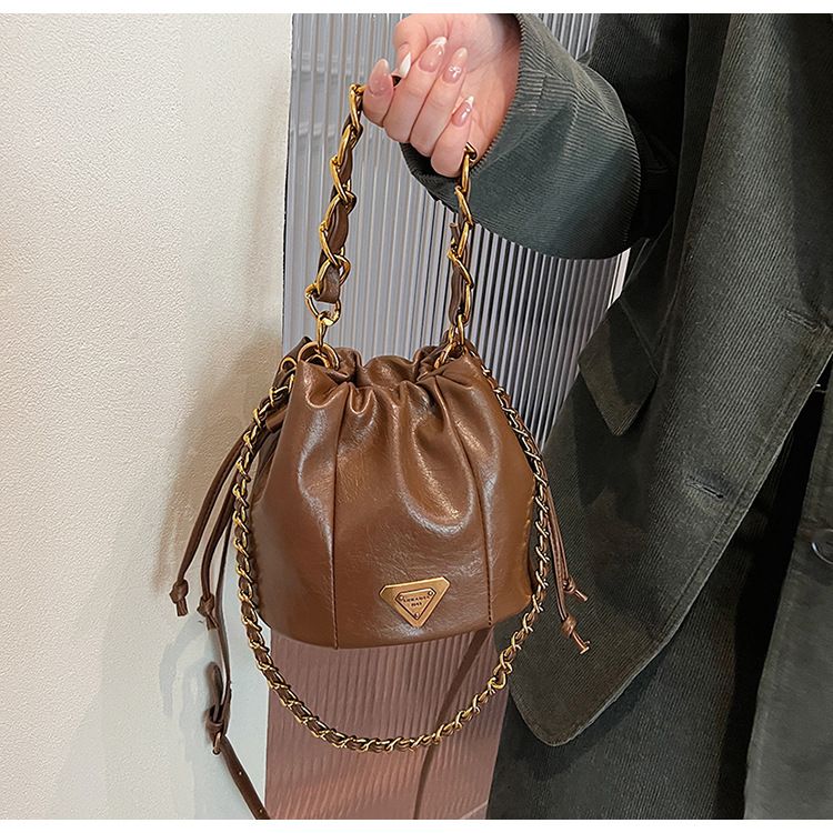 Soft leather pleated bucket bag, women's light luxury bags with a stylish and niche high-end texture, chain shoulder_voghion.com
