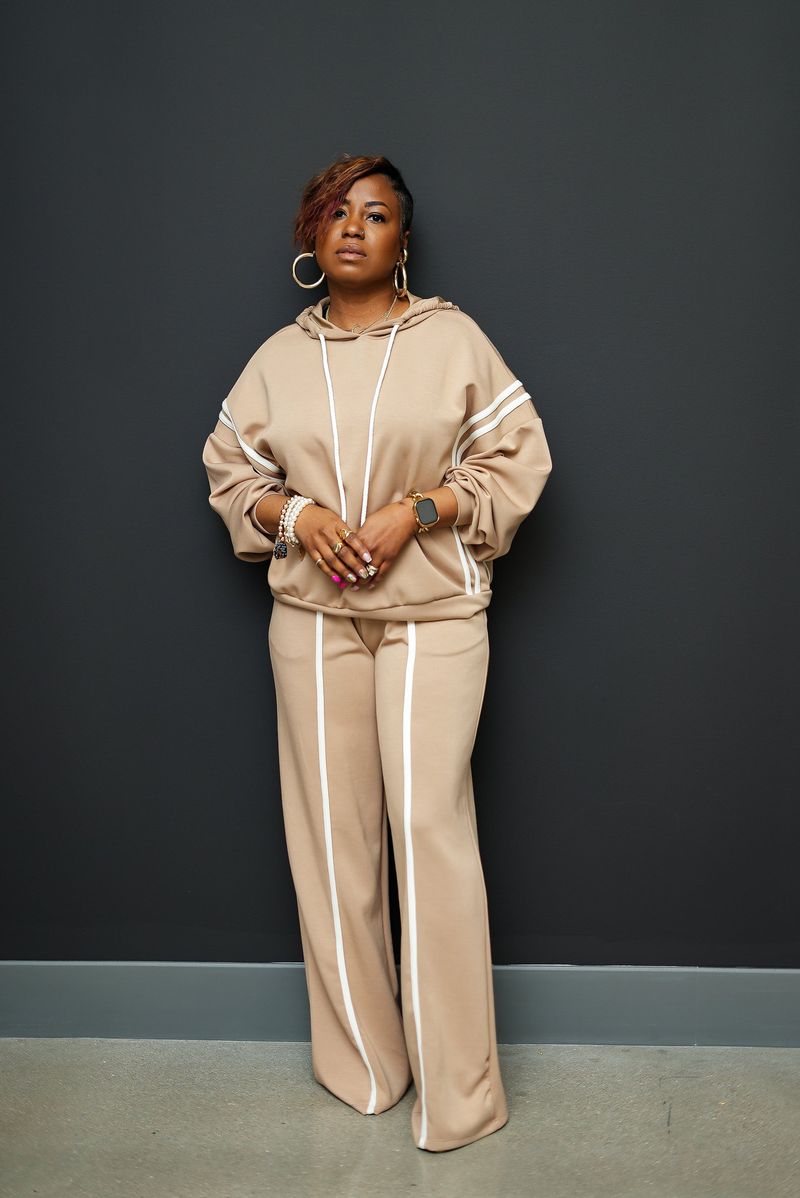 Women's Striped Hoodie & Jogger Set - Trendy Casual Two-Piece Outfit - Soft Polyester Lounge Wear (Black, Beige) S/M/L/XL_voghion.com