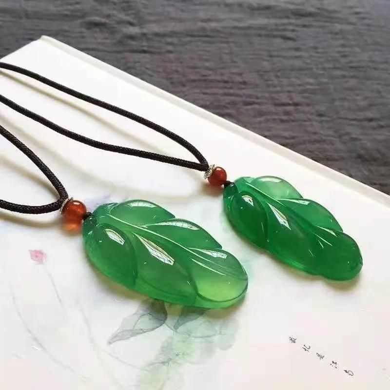 Ice-grade Jasperite Jade-green Leaf Pendant, Green Jasperite Pendant, Jade Necklace, Golden Plumage And Jade Leaves._voghion.com