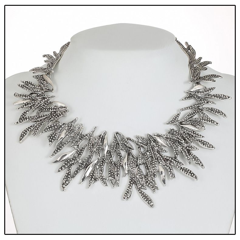 Design exagerado e atmosférico, colar de joias, corrente de clavícula, acessório feminino_voghion.com