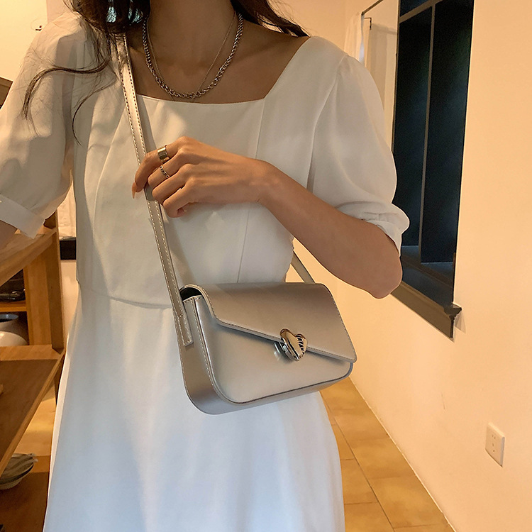 Nische Design Silber Kleine Tasche Frauen 2023 Neue Mode Schulter Kleine Quadratische tasche sommer ins textur Messenger tasche_voghion.com