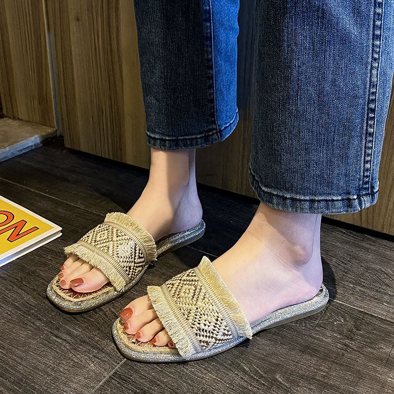 Fengliang Γυναικεία νέα καλοκαιρινά ενδύματα 2024 σε νεράιδα, έθνικ υφασμένο γρασίδι, χαλαρές παντόφλες_voghion.com