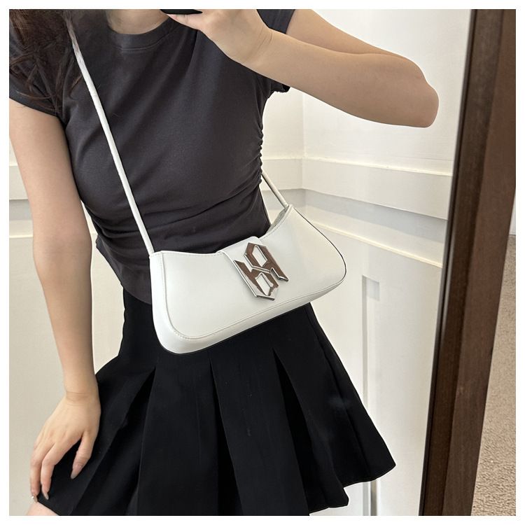 Simple fashion casual shoulder bag niche casual underarm bag 2023 Summer new Korean fashion small square bag_voghion.com