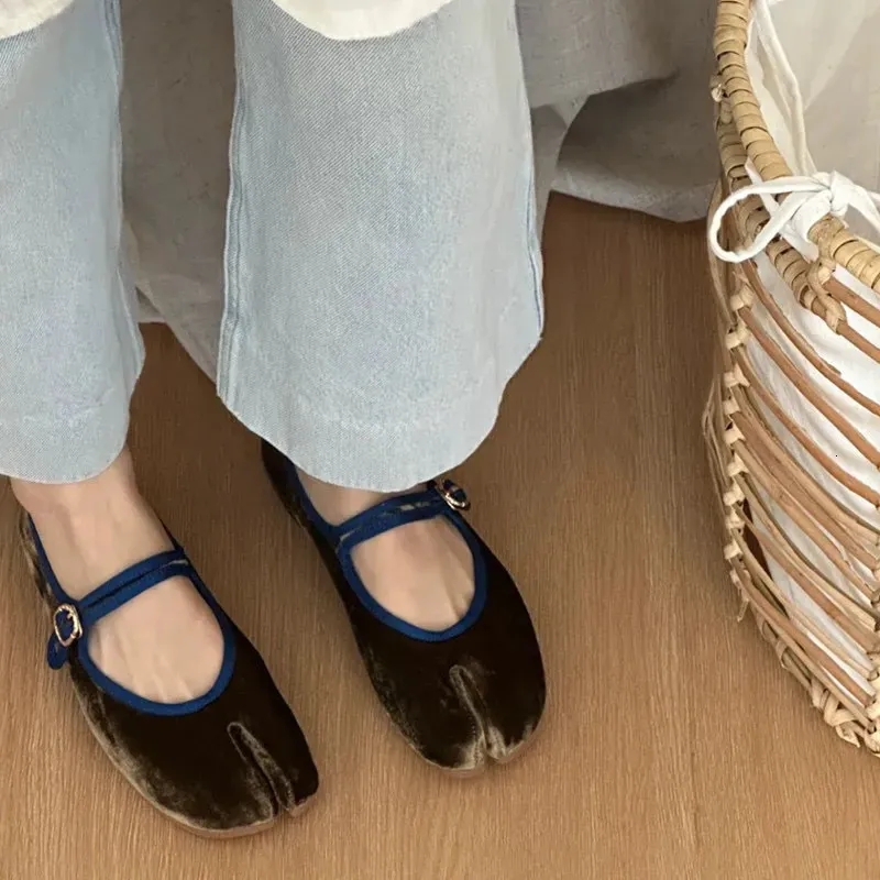 Genuine Leather Suede Korean Style Niche Pig Trotter Split Toe Ballet Flat One Strap Mary Jane Single Shoes For Women_voghion.com