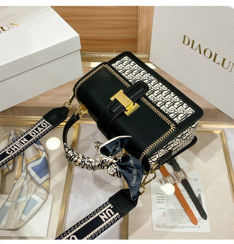 Advanced Sense Small Square Bag Portable Light Luxury Print Women's Bag Single Shoulder Crossbody Fashion Bag_voghion.com