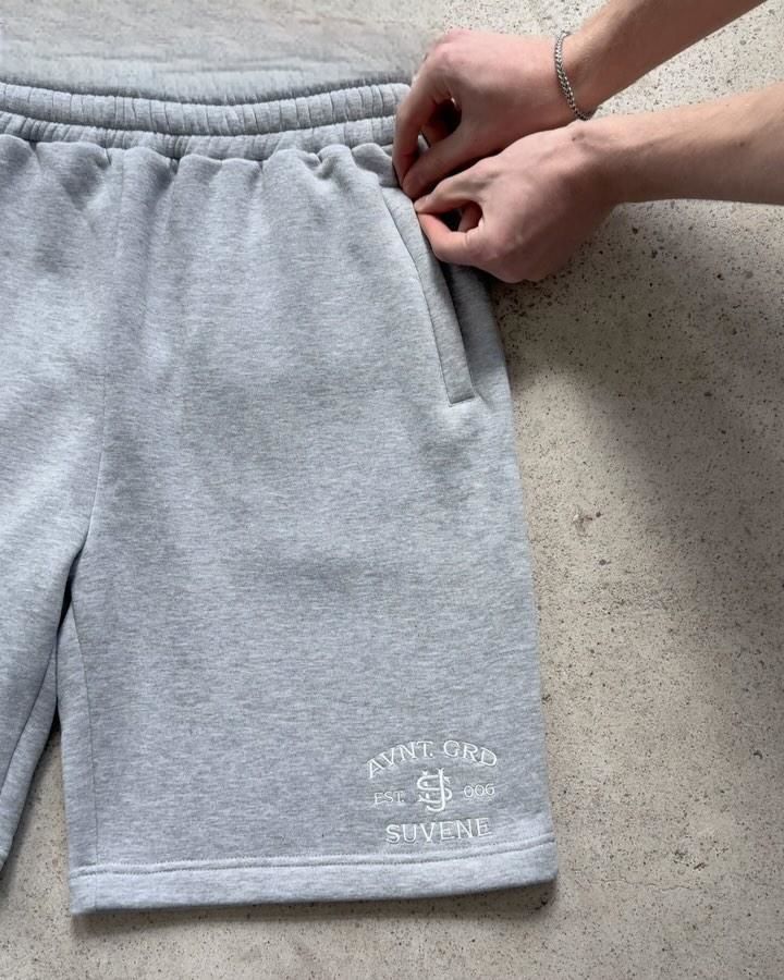 Y2K Sokak Giyimi Nakış Baskılı Tişört ve Lastikli Şort Takımı - Gençler İçin Trend Günlük Kıyafet_voghion.com