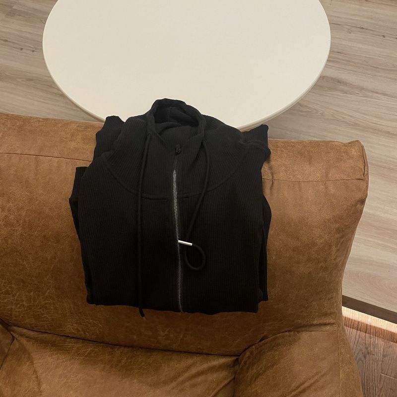 Felpa con cappuccio corta dimagrante con cerniera e motivo a strisce nere e grigie, stile americano/autunno_voghion.com