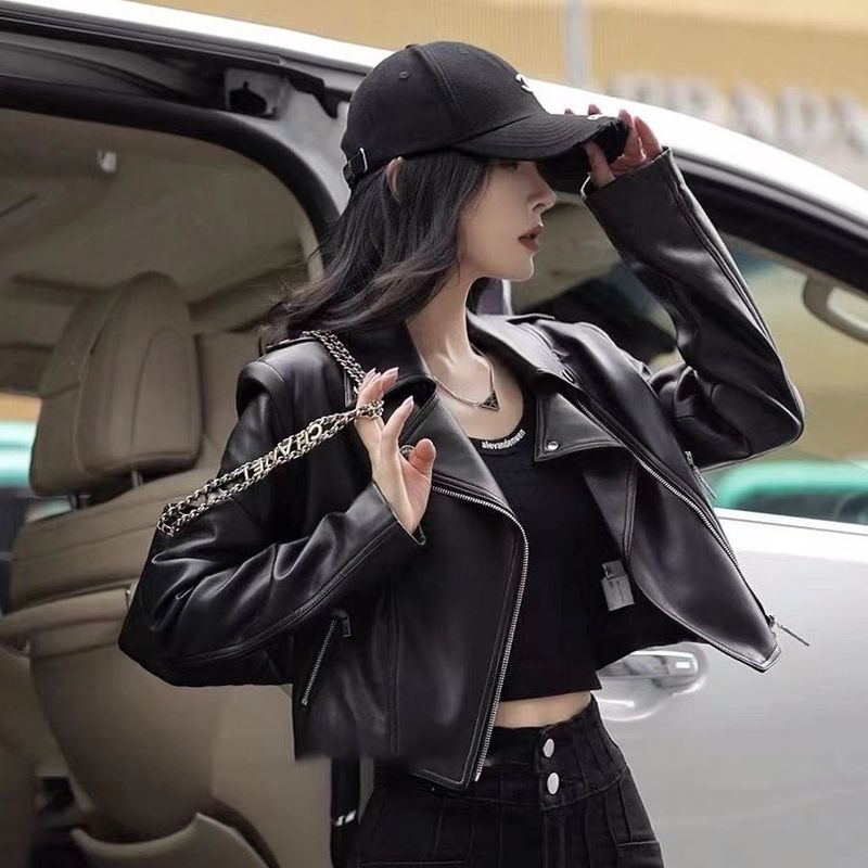 Veste noire élégante et tendance pour le printemps et l'automne 2023, avec col rabattu, taille haute, poche, fermeture éclair et courte_voghion.com
