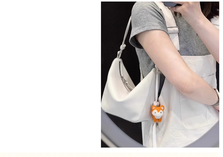 Amaca italiana in pelle bovina dal design di fascia alta e di nicchia, con una borsa a tracolla sotto le ascelle, borsa per amaca hobo_voghion.com