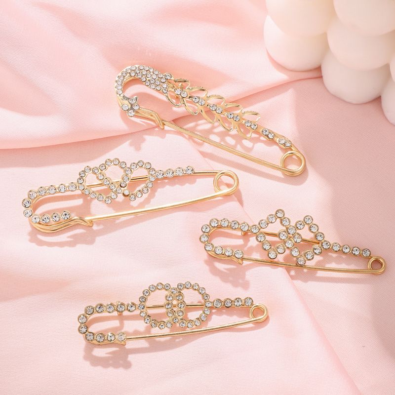 Xiaoxiang Feng Shui Rhinestone Geometric Alloy Shirt Anti-Exposure Large Women's Suit Shawl Accessory Brooch Pin_voghion.com