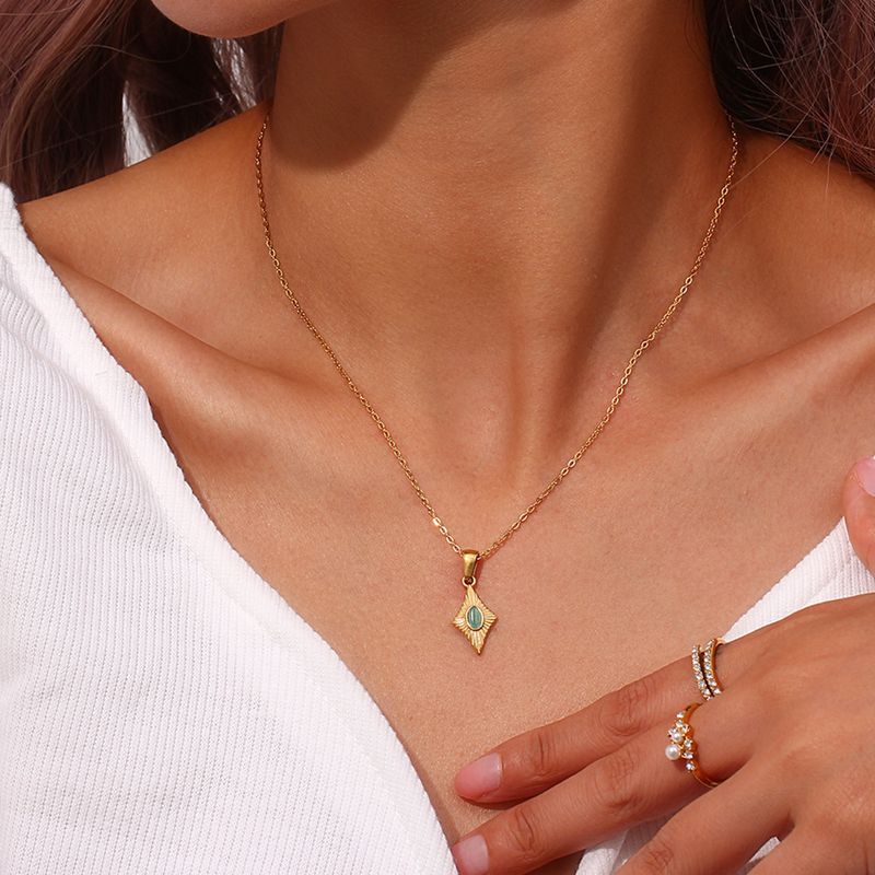 CELESTIALUMINA Collier rétro simple et léger, luxueux et polyvalent, avec pendentif en pierre œil de chat artificielle en forme de cœur à quatre coins_voghion.com