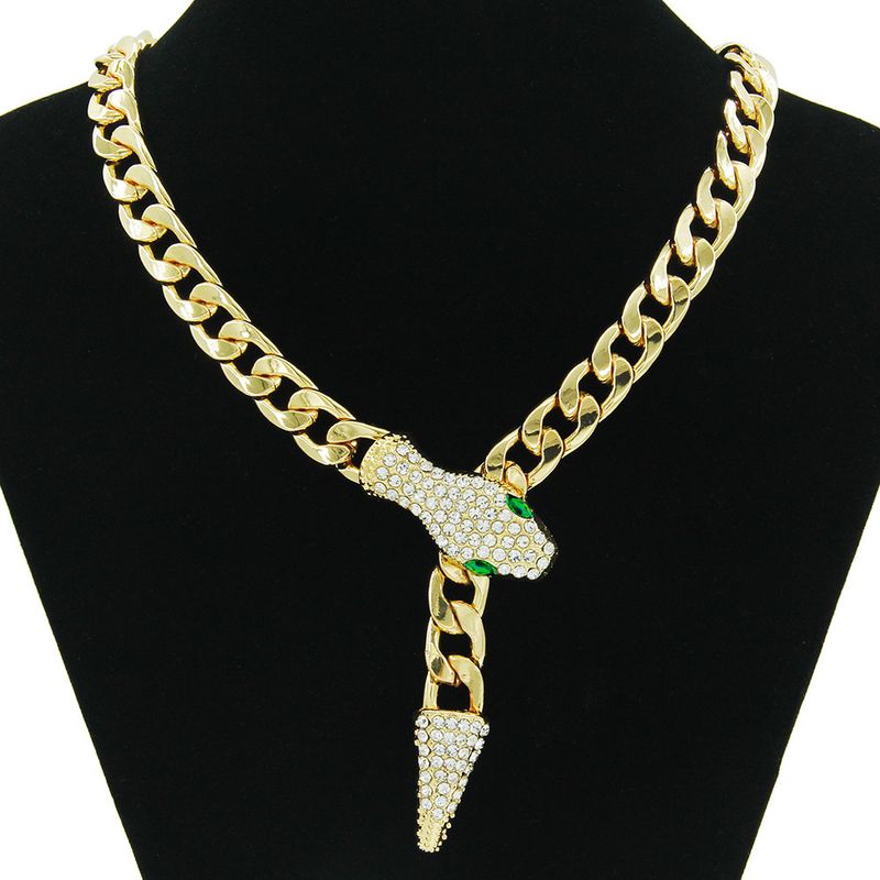 Collana con chiusura magnetica a testa di serpente con diamanti, stile cubano leggero e corto, di lusso, con design di nicchia unico e catena per clavicola._voghion.com